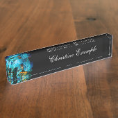 Funny dolphin die speelt met schattige zeemeermin naambordje (Zijkant)