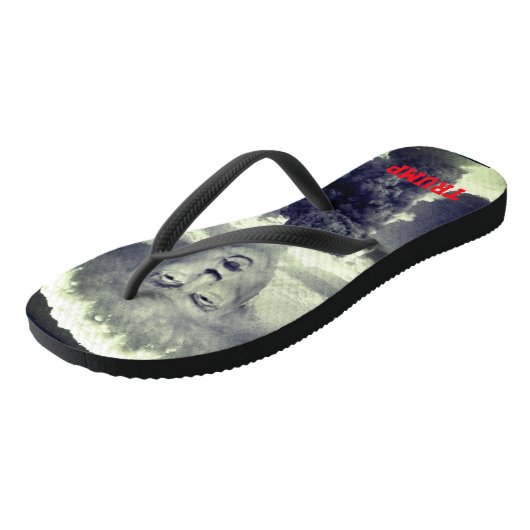 Funny Donald Trump als nucleaire explosie Teenslippers (Schuin)