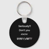 Funny Don't You Know Who I Am_ Statement Gift  Sleutelhanger (Voorkant)