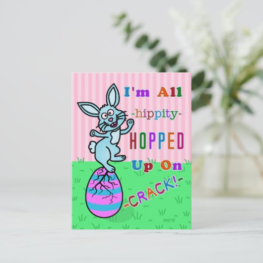 Funny Easter Bunny Cracked Egg Humor Feestdagenkaart (Staand voorkant)