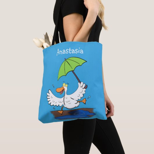 Funny eend met paraplu dansende cartoon tote bag (Dichtbij)