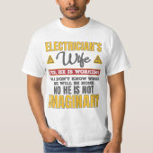 Funny Electricians Wife Gift Ja Hij werkt Gift T-shirt (Voorkant)