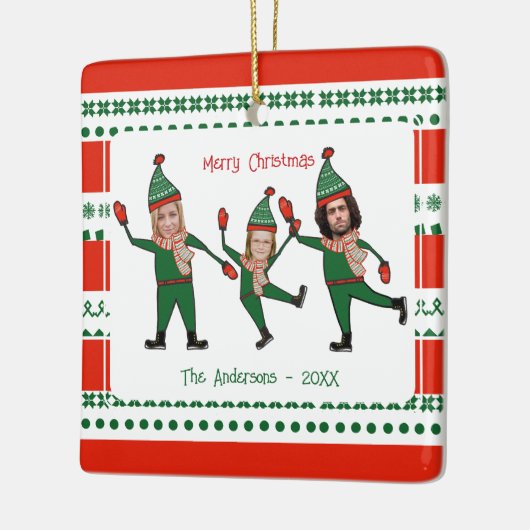 Funny Elf Family Foto Red Green Merry Kerstry Keramisch Ornament (Links)