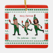 Funny Elf Family Foto Red Green Merry Kerstry Keramisch Ornament (Voorkant)