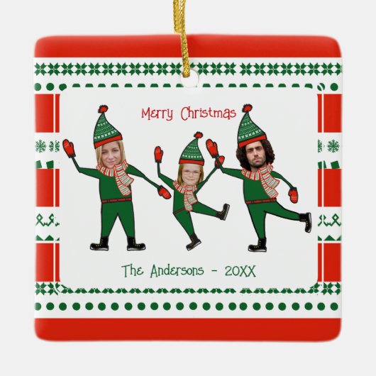Funny Elf Family Foto Red Green Merry Kerstry Keramisch Ornament (Voorkant)