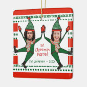 Funny Elves 1e Kerstkerst, met rood groen, aangepa Keramisch Ornament (Links)