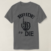 Funny Engaged Bride Skeleton Hand Wedding Ring for T-shirt (Design voorkant)