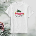 Funny Family Kerstmis zorgt voor een homerusboom T-shirt<br><div class="desc">Vier het seizoen met dit familie kerst shirt met een retro auto met een kerstboom op de top en vakantiepakketten in de kofferbak. Voeg hieronder je familienaam toe om er je eigen kerst shirt van te maken. Perfect voor familie kerstfoto's, feestdagen en meer. Leuk, feestelijk met een retro, sfeer -...</div>