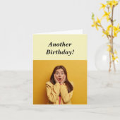 Funny Feminine Birthday Humor voor haar Kaart (Gele Bloem)