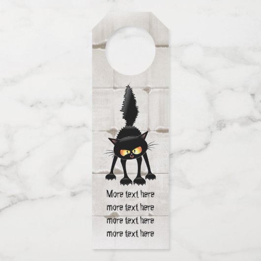Funny Fierce Black Cat Cartoon Flessenhanger (Achterkant)