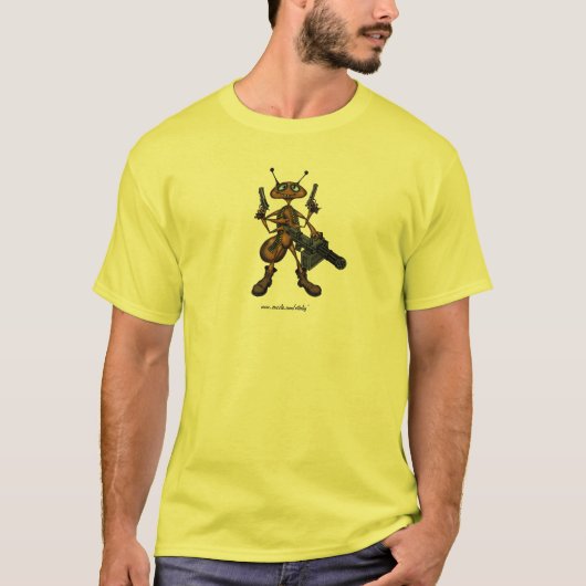 Funny fire ant met pistolen cartoon T-shirt (Voorkant)