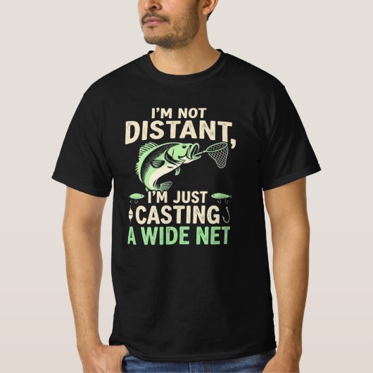 Funny Fishing Pun Im Not Distant Casting A WideNet T-shirt (Voorkant)