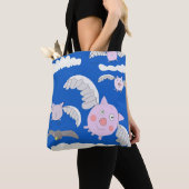 Funny Flying Pigs and Bemused Crow Tote Bag (Dichtbij)