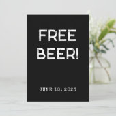 Funny Free Beer 2023 Graduation Party Invitation Kaart (Staand voorkant)