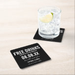 Funny Free Drinken Black and White Save the Date Kartonnen Onderzetters<br><div class="desc">Een creatieve bruiloft bespaart de datum-onderzetters in een modern en eenvoudig zwart-wit design dat luidt: "Vrije drinken (en we gaan trouwen)". Pas aan met uw namen,  trouwlocatie en datum.</div>