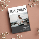 Funny Free Drinken Foto Modern Wedding Save The Date<br><div class="desc">De moderne bruiloft bewaart de datumkaarten in een grijs design met uw aangepast fotoontwerp dat "Vrije drinken (en wij trouwen)" staat. Voeg je foto,  namen,  trouwdatum en locatie toe. Pas de achterkant van kaart met een tweede foto aan.</div>