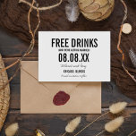 Funny Free Drinken Foto Vertical Save the Dates Save The Date<br><div class="desc">De grappige bruiloft bewaart de datumkaarten in een modern en eenvoudig blok en manuscriptontwerp dat "Vrije drinken (en wij worden getrouwd)"leest. Pas aan met uw namen,  trouwlocatie en datum. De achterkant van kaart kenmerkt uw favoriete foto in een verticale lay-out.</div>