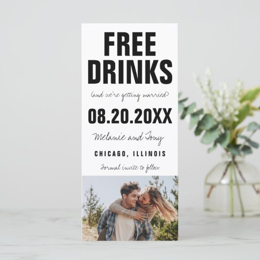 Funny Free Drinken Foto Wedding Save the Date (Staand voorkant)