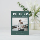 Funny Free Drinken Foto Wedding Save the Date Aankondigingskaart (Staand voorkant)