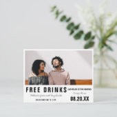 Funny Free Drinken Modern Photo Wedding Aankondigingskaart (Staand voorkant)