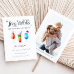 Funny Free Drinken Save the Date Kaart<br><div class="desc">Grappig,  bespaart u de datumkaart met tekst bovenaan die "gratis drinken (en we gaan trouwen)" zegt,  met een illustratie van de waterverf van kleurrijke cocktails.</div>