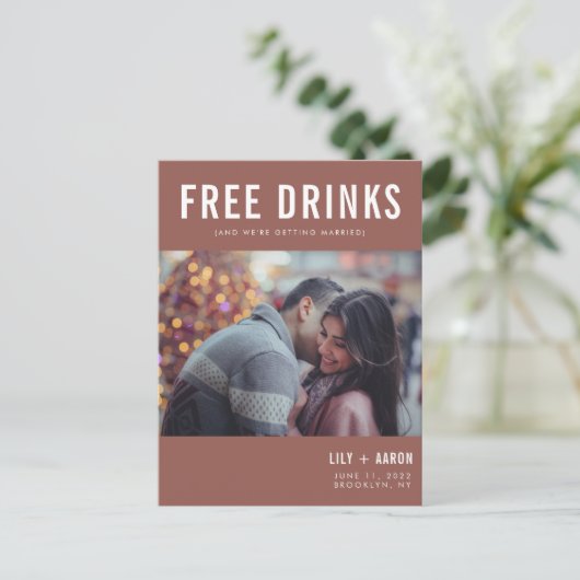 Funny Free Drinken Wedding Rust Photo Save the Dat Aankondigingskaart (Staand voorkant)