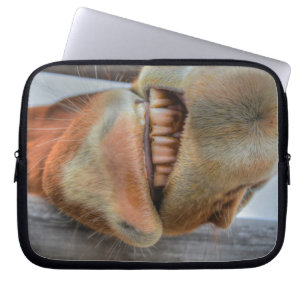 Funny Friendly Horse Muzzle en Teeth Laptop Sleeve
