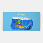 Funny frilly nek lizard surfende cartoon bureaumat (Voorkant)