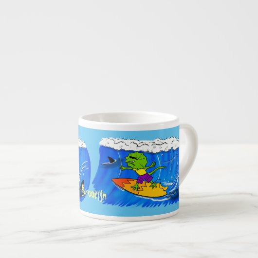 Funny frilly nek lizard surfende cartoon espresso kop (Voorkant rechts)