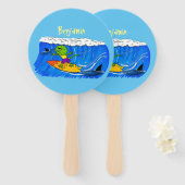 Funny frilly nek lizard surfende cartoon handwaaier (Voorkant en achterkant)