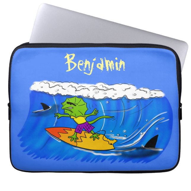 Funny frilly nek lizard surfende cartoon laptop sleeve (Voorkant)