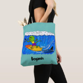 Funny frilly nek lizard surfende cartoon tote bag (Dichtbij)