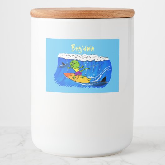 Funny frilly nek lizard surfende cartoon voedselcontainer etiket (Voorkant)