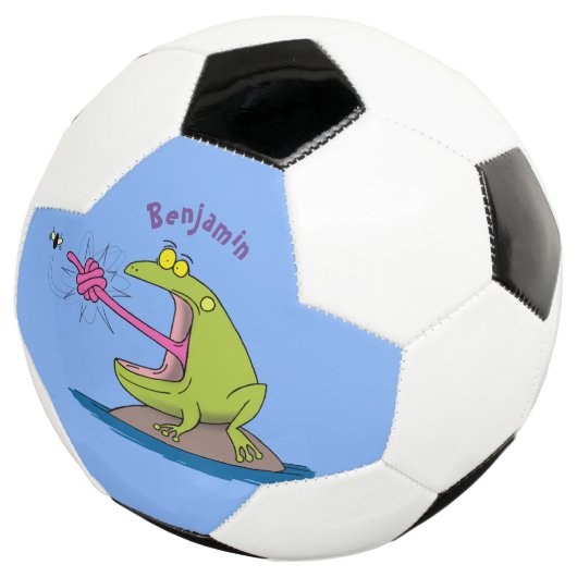 Funny frog en cartoon voetbal (Drie kwart)