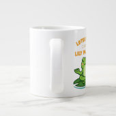 Funny Frog Yoga Cartoon Lotus Lily Pad Pose Design Grote Koffiekop (Achterkant)