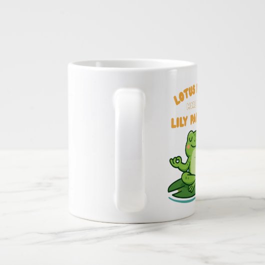 Funny Frog Yoga Cartoon Lotus Lily Pad Pose Design Grote Koffiekop (Achterkant)