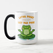 Funny Frog Yoga Cartoon Lotus Lily Pad Pose Design Magische Mok (Links)