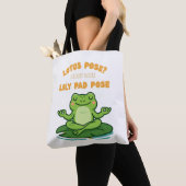 Funny Frog Yoga Cartoon Lotus Lily Pad Pose Design Tote Bag (Dichtbij)