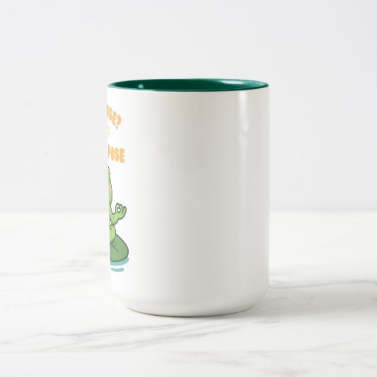 Funny Frog Yoga Cartoon Lotus Lily Pad Pose Design Tweekleurige Koffiemok (Center)