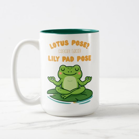 Funny Frog Yoga Cartoon Lotus Lily Pad Pose Design Tweekleurige Koffiemok (Links)