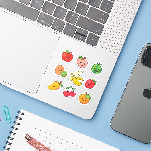 Funny Fruits Chibi Cartoon Stijl Sticker (Laptop met iPhone)