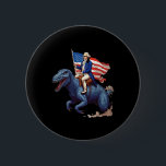 Funny George Washington Riding A Tyrannosaurus Rex Ronde Button 5,7 Cm<br><div class="desc">Funny George Washington Riding A Tyrannosaurus Rex Patriotic</div>