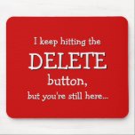 Funny Gift | Ik blijf op de knop DELETE drukken... Muismat<br><div class="desc">Een verwijderknop met superkrachten, maar het lijkt nooit echt te werken... Dit mousepad heeft de tekst "Ik blijf op de knop DELETE drukken, maar je bent nog steeds hier.." en het verwijst naar de magische verwijderknop die we allemaal van tijd tot tijd hadden. Jammer dat het meestal gebroken lijkt... De...</div>