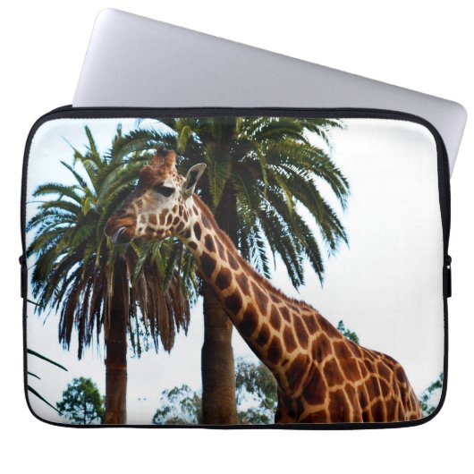 Funny Giraffe die een frambozen geeft, Laptop Sleeve (Voorkant)