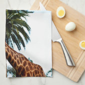 Funny Giraffe die een frambozen geeft, Theedoek (Quarter Fold)