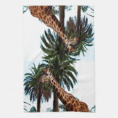 Funny Giraffe die een frambozen geeft, Theedoek (Verticaal)