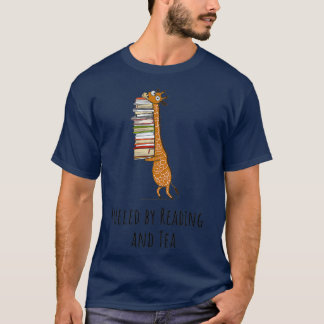 Funny Giraffe die een stapel boeken bij R houdt T-shirt