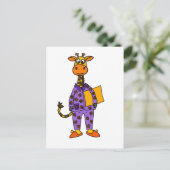 Funny Giraffe in Pajamas met Pillow Cartoon Briefkaart (Staand voorkant)