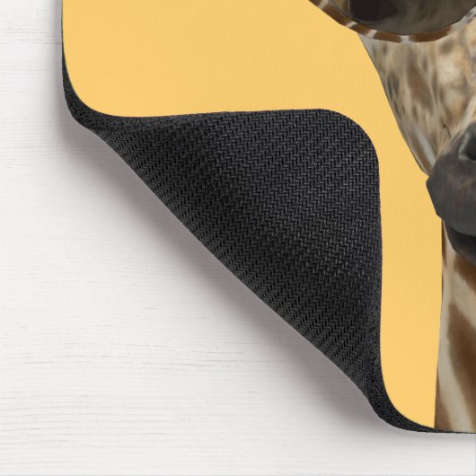 Funny Giraffe Incognito met rendabele zonnebrillen Muismat (Hoek)