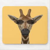 Funny Giraffe Incognito met rendabele zonnebrillen Muismat (Voorkant)